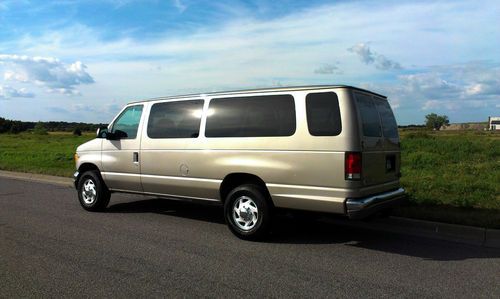 2001 ford econoline club wagon e350 super 15 passenger van shuttle clean lo resv