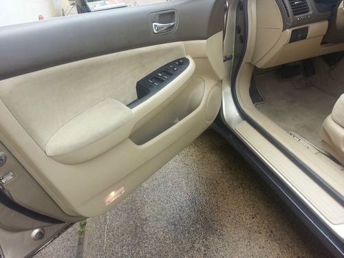 2003 Honda Accord LX 4 Door 3.0 Engine Very Nice Condition, image 8