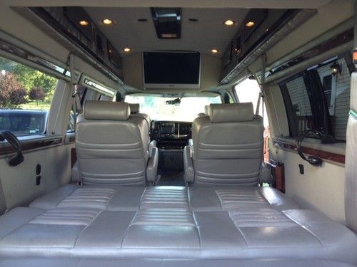 2006 chevt express extended 3500 conversion van