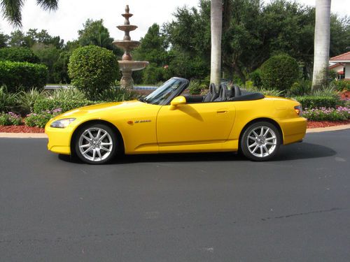 2004 honda s2000  convertible 2-door 2.2l low mileage