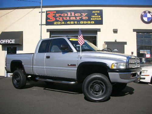 2001 dodge ram 2500 st 4x4 6-speed nv5600 non 52 block h.o. cummins 5.9l diesel