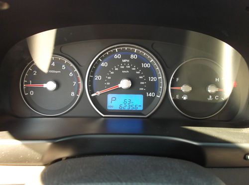 2010 Hyundai Santa Fe GLS, image 2