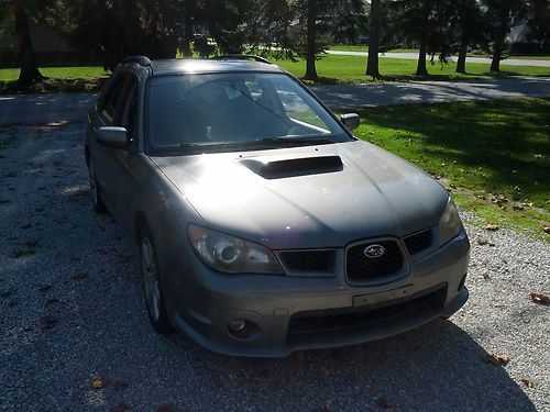 Gray impreza wrx wagon 4-door turbo 2.5l