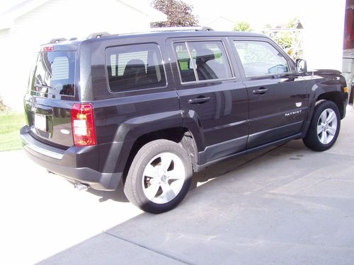 2011 jeep patriot 4x2 70th anniversary edition black and black factory warranty