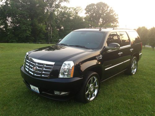 2007 cadillac escalade, awd, loaded, black on black. rear ent.