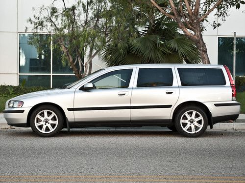 2004 volvo v70 2.4 wagon 2.4l clean carfax! serviced very clean drives amazing!