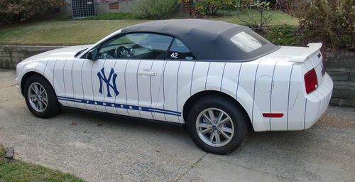 Mariano rivera le (#42/60) 2005 ford mustang base convertible new york yankees