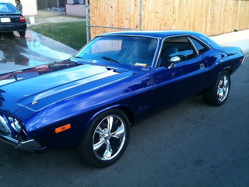 1st generation dodge challenger muscle car 1974