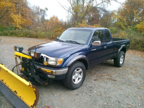 2002 toyota tacoma extended cab, 4 wd , 3.4 engine, 5 speed manual, fisher plow