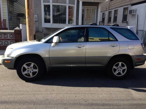 Lexus rx300, 2001, 153 k miles,very clean car no accidents ,clear ny title no