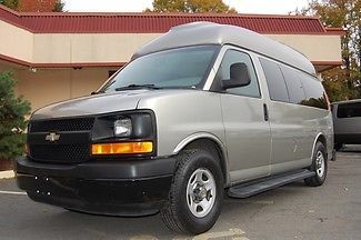 03 model handicap accessible wheelchair lift equipped van..unit# 2963w