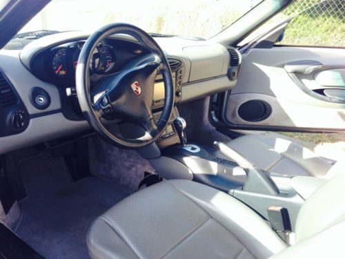 Beautiful Porsche Looks Brand New and Expensive, image 5