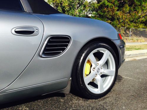 Beautiful Porsche Looks Brand New and Expensive, image 6