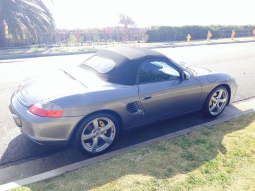 Beautiful Porsche Looks Brand New and Expensive, image 8