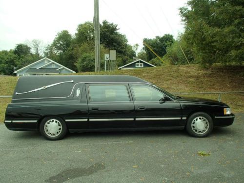 1998 cadillac funeral  hearse excellent condition built by federal