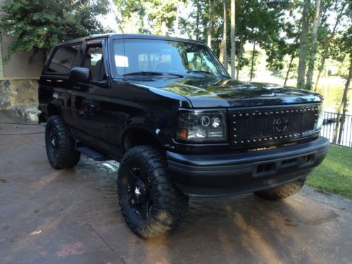 Killer 1996 ford bronco customized militia war wagon-tuxedo black/ king ranch