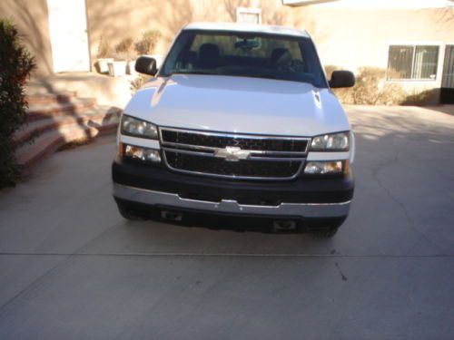 2007 Chevrolet 2500 HD 59K miles super clean New Tires Long Bed, image 2