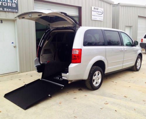2010 dodge grand caravan rear entry wheelchair / mobility / handicap van