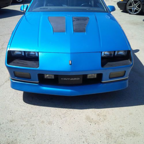 1985 chevrolet camaro iroc z28 305 v8 hatchback low mileage t top blue h.o.