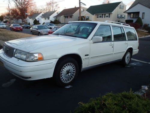 1997 volvo v90 wagon, new brakes, new tires, recently serviced, white/tan interi
