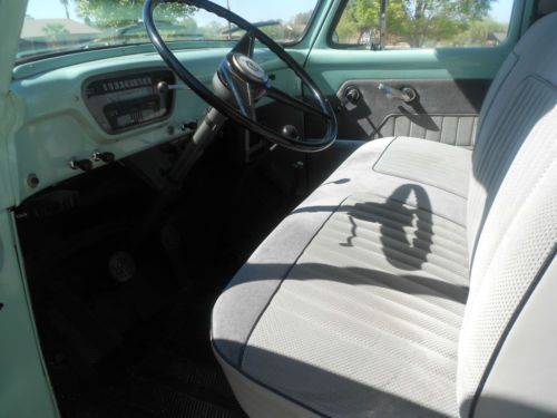 Ford F-250 3/4 Ton Truck, image 2