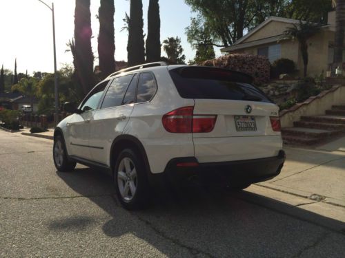 WHITE CLEAN CAR,LOW MILLAGE!, image 2