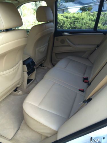 WHITE CLEAN CAR,LOW MILLAGE!, image 7