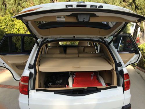 WHITE CLEAN CAR,LOW MILLAGE!, image 9