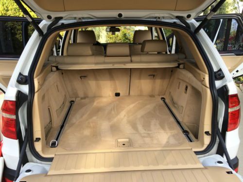 WHITE CLEAN CAR,LOW MILLAGE!, image 10