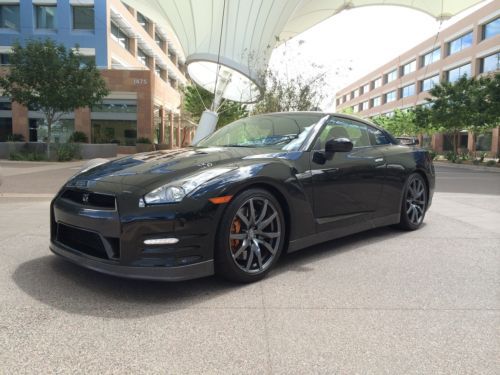 2014 nissan gt-r premium -- one owner -- only 375 miles