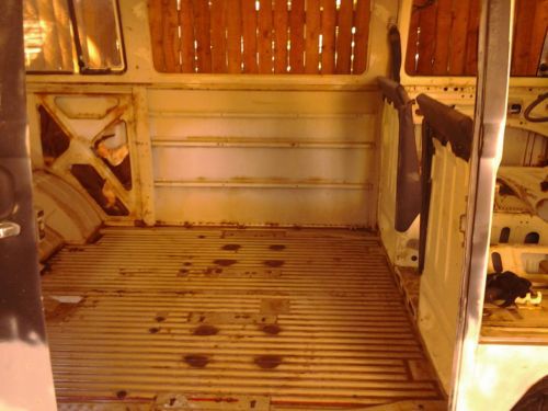 1969 VW  Volkswagen bus van, solid, straight and rust free doors close perfect, image 10