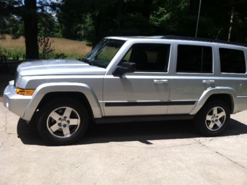 2009 jeep commander sport 4x4 in exceptional condition with only 59,495 miles!