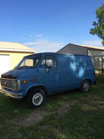 1987 chevrolet (gmc) rally wagon short wheel base van project.  non running