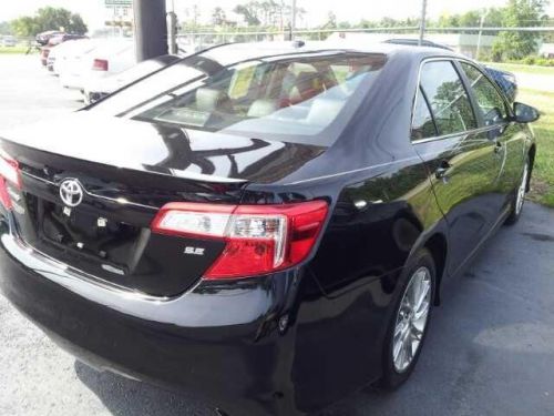 2014 Toyota Camry XLE, image 2
