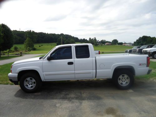 Chevy silverado 4x4 extended cab 2006 white used