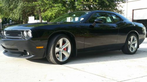 2009 dodge challanger srt8- 2450 miles, perfect condition