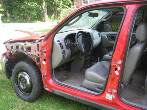 2002 Ford Escape with damage, runs really good with clean title, image 9