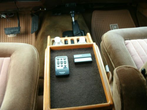 1988 GMC Suburban Plainsman 4X4 Auto 4WD 5.7L / 350 cc, image 4