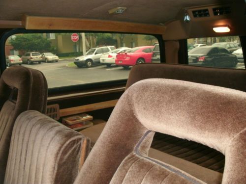1988 GMC Suburban Plainsman 4X4 Auto 4WD 5.7L / 350 cc, image 5