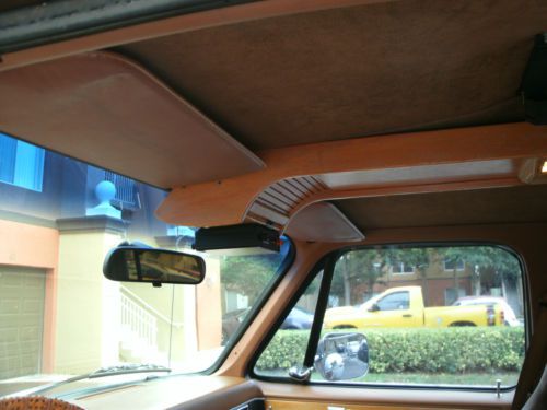 1988 GMC Suburban Plainsman 4X4 Auto 4WD 5.7L / 350 cc, image 6