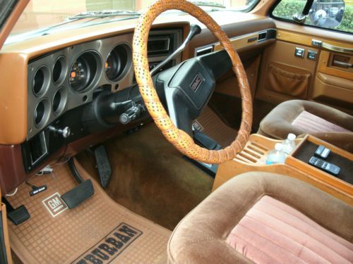 1988 GMC Suburban Plainsman 4X4 Auto 4WD 5.7L / 350 cc, image 7