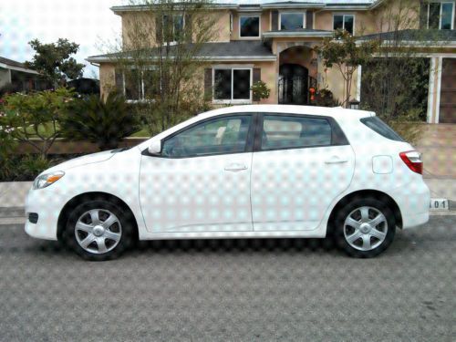 Toyota matrix 2009 white. pioneer all in one unit (phone, navigation, ipod, xm)