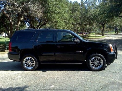 2007 gmc yukon slt, 4wd, dvd, 3 rows captain seats, towing pkg, loaded!