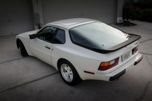 1984 porsche 944 base coupe 2-door 2.5l