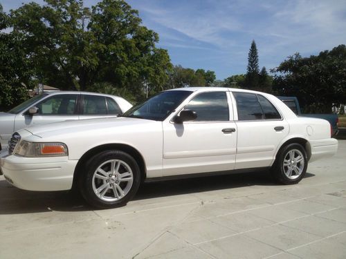 2003 ford crown victoria base sedan 4-door 4.6l