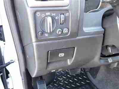 White Black Cloth Interior Alloy Wheels Automatic Transmission Crew Cab Pickup, image 13