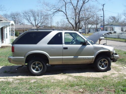 2000 chevrolet blazer ls sport utility 2-door 4.3l wrecked but running