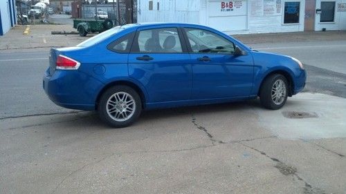 2010 ford focus se ................. super clean great buy !