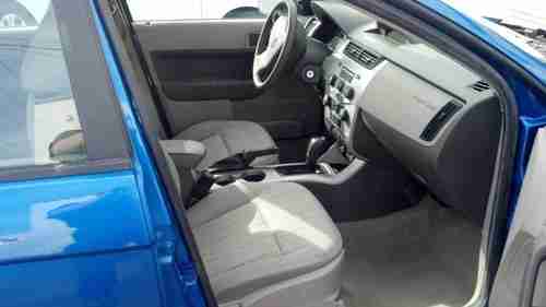 2010 Ford Focus SE ................. Super Clean Great Buy !, image 3
