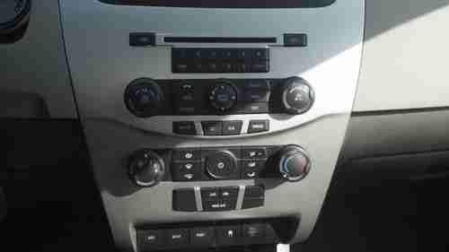 2010 Ford Focus SE ................. Super Clean Great Buy !, image 6